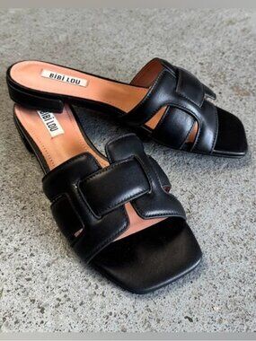 BRAND NEW Size US 8 - 8.5 /EU 39  - BIBI LOU Leather Holly Flat Sandals (US$140)